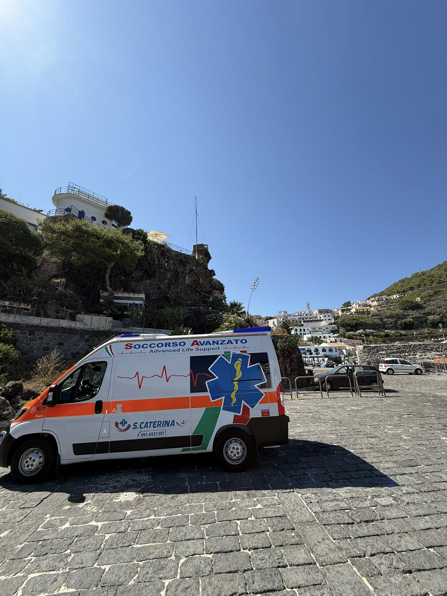 Ambulanza Associazione Santa Caterina 3